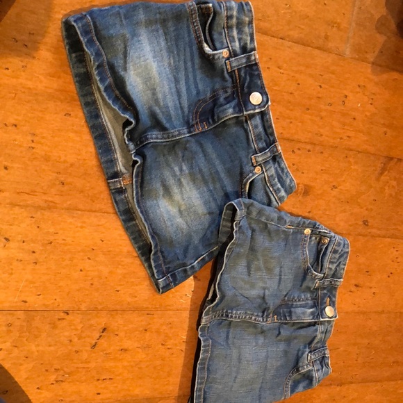 2 denim Mini Boden skirts 3-4yr - Picture 2 of 7